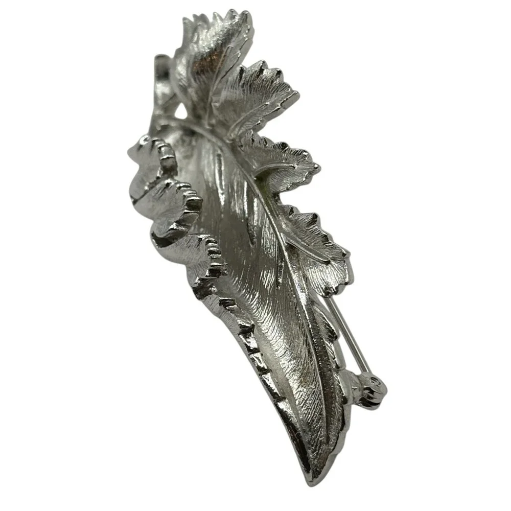 Coro Pegasus Leaf‎ Brooch Silver Tone Textured  Curled Vintage Nature 3D Brushed